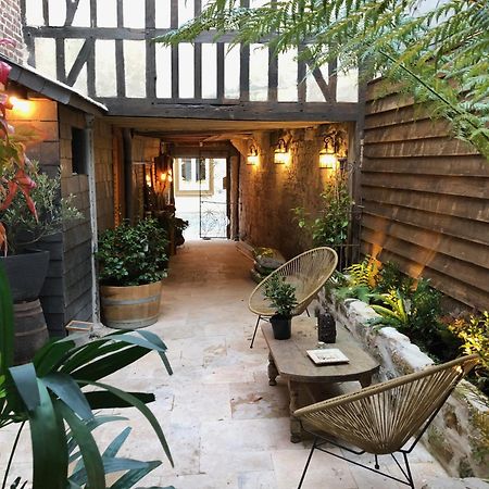 Le Baldaquin / Les Suites Romantiques Honfleur Exterior foto