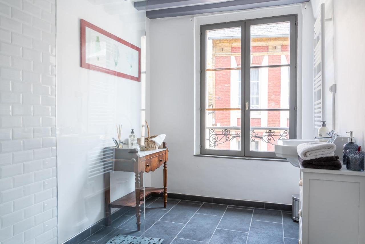 Le Baldaquin / Les Suites Romantiques Honfleur Exterior foto
